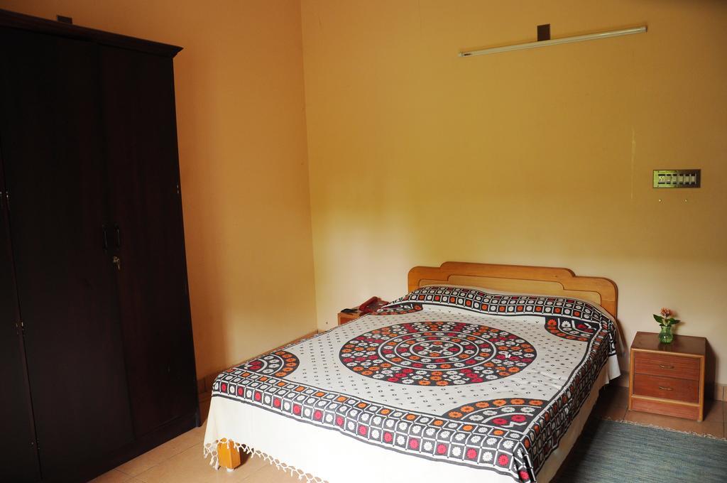 Muralee'S Riverside Villa In Kochi Room photo